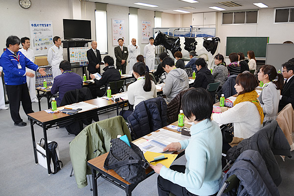 基礎知識の学習の様子の写真