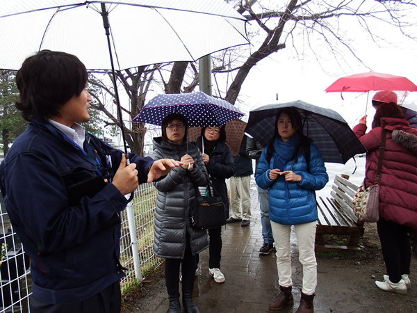 大槌町では、社会福祉協議会の方から町全体を見渡せる高台から震災当時の様子を自らの体験を含めお聞きした