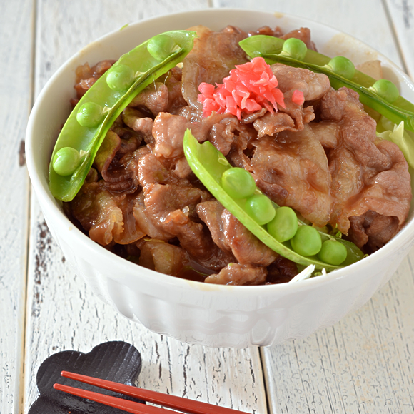 キャベツたーっぷり、もりもり豚丼