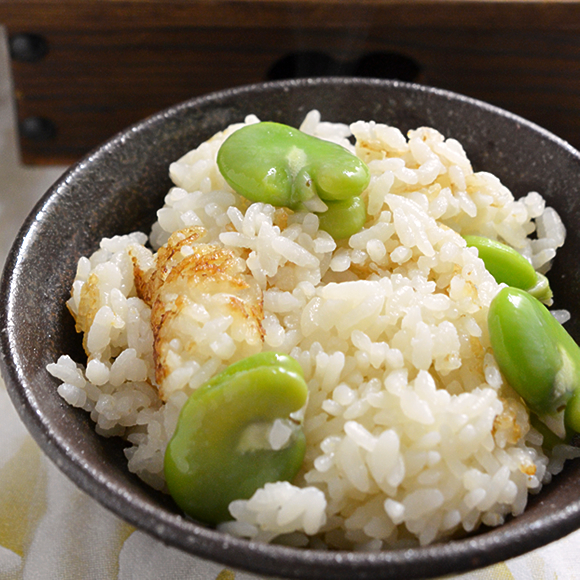 翡翠色のそら豆ご飯