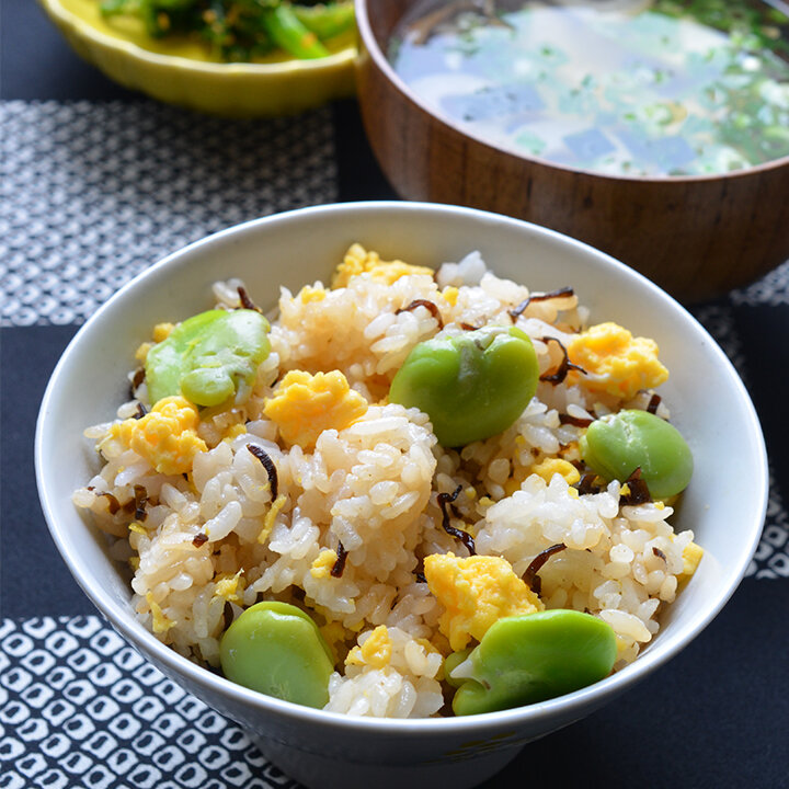 そら豆と塩昆布たまの混ぜご飯