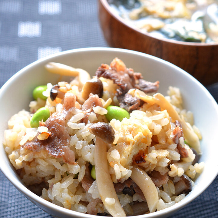 古米を美味しく！牛肉ときのこの炊き込みご飯