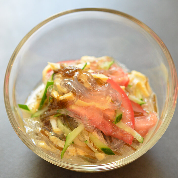 沖縄もずくと春雨の彩り酢の物