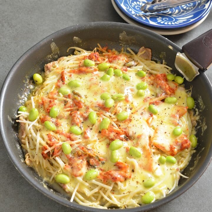 ＜サステナブルなレシピ＞ワンパンシリーズ！豚肉ともやしのキムチーズ焼き
