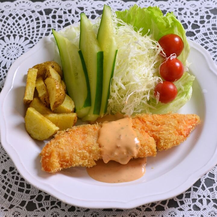 サーモンフライ爽やかオーロラソース仕立て