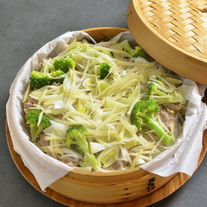 豚肉ともやし、キャベツの香味野菜蒸し