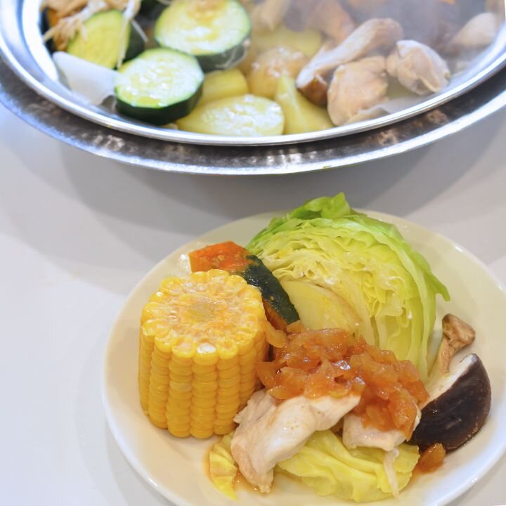 万能オニオンソースde鶏むね肉と野菜の蒸し物