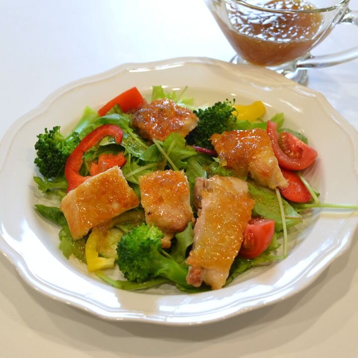 皮パリッ！チキンソテーサラダ
