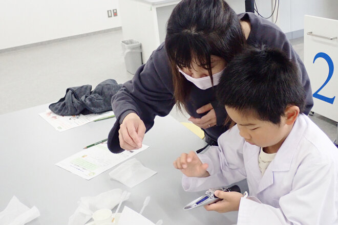 コープデリ商品検査センター糖度測定