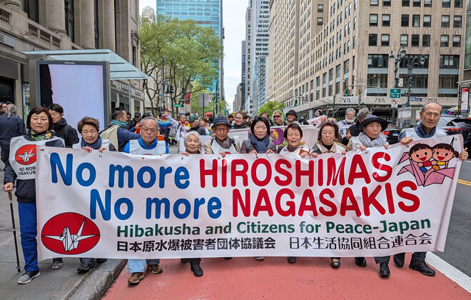 核兵器廃絶をアピールする平和行進