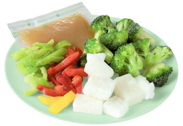 キャベツを加えておいしく!いかと彩り野菜の塩レモン炒め