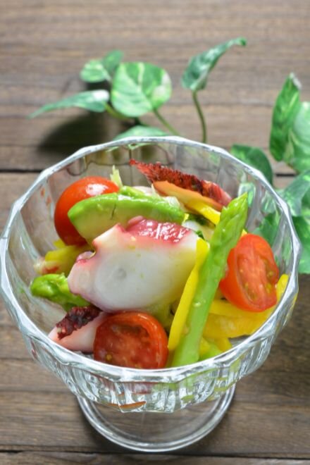 たことカラフル野菜のピーチマリネ