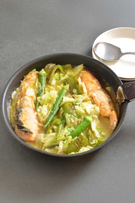 サーモンと夏野菜のみそ炒め